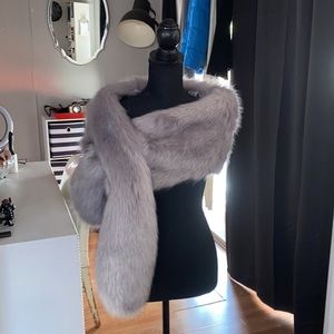 New York & Company Light Gray Faux Fur Stole
